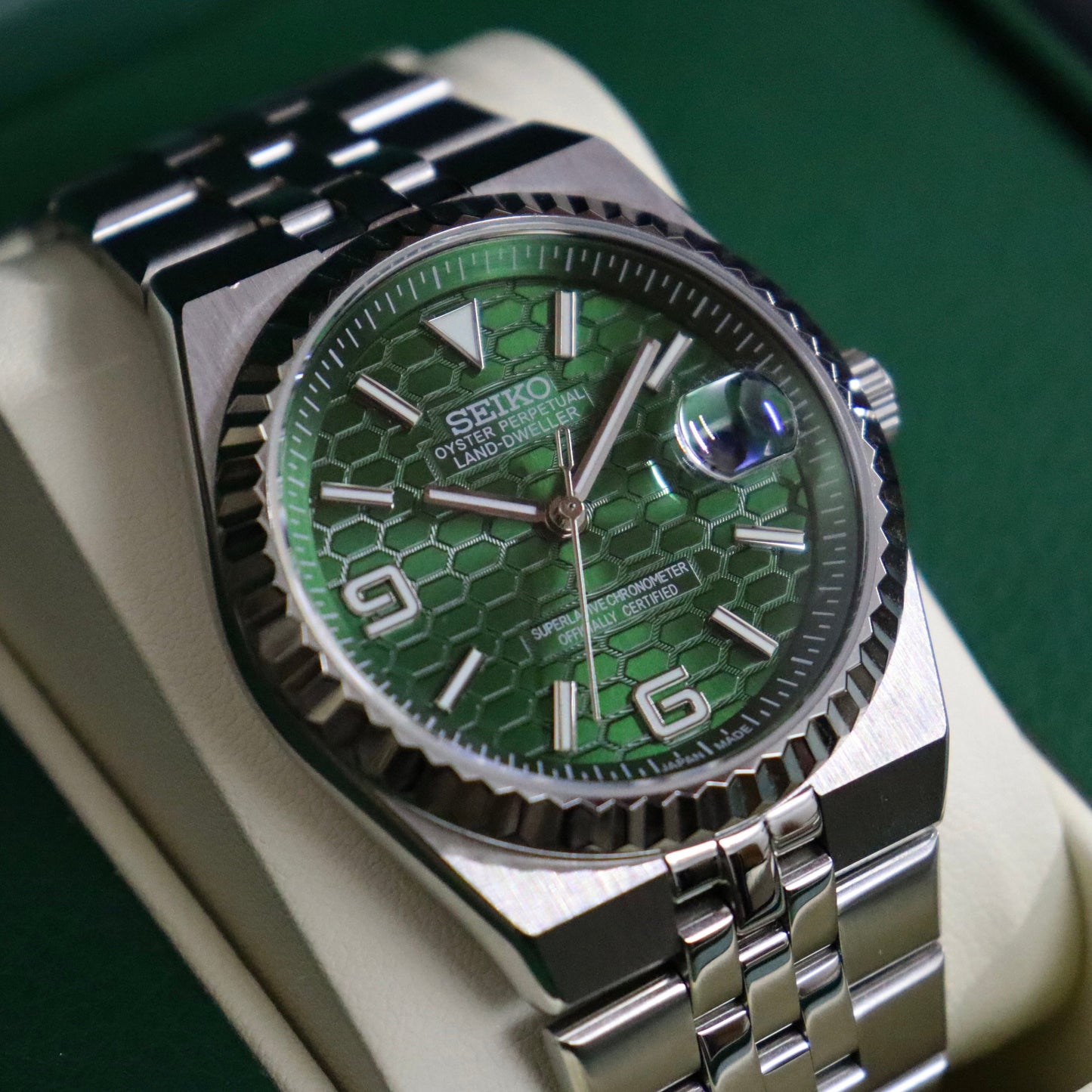 LAND-DWELLER GREEN