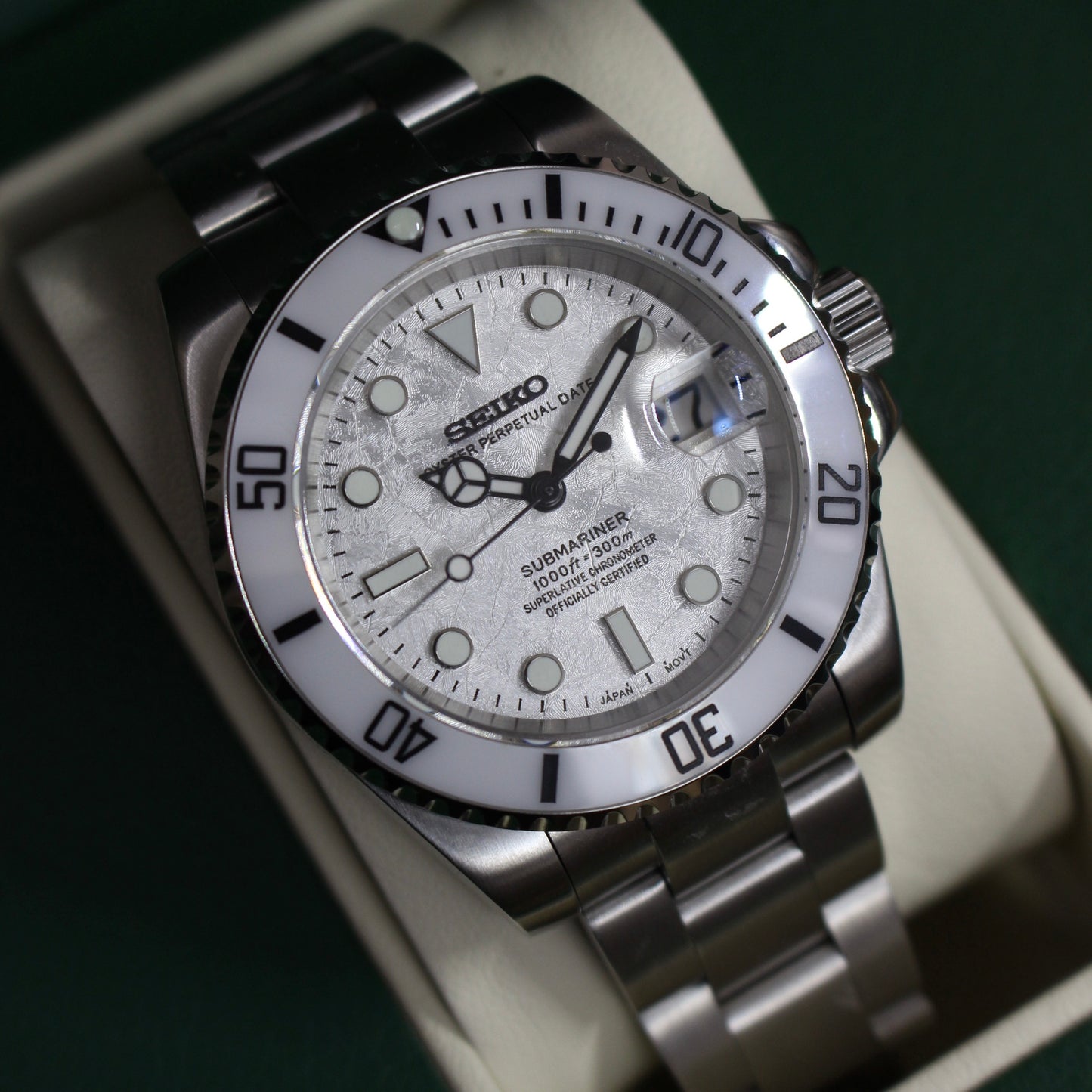 SUBMARINER WHITE