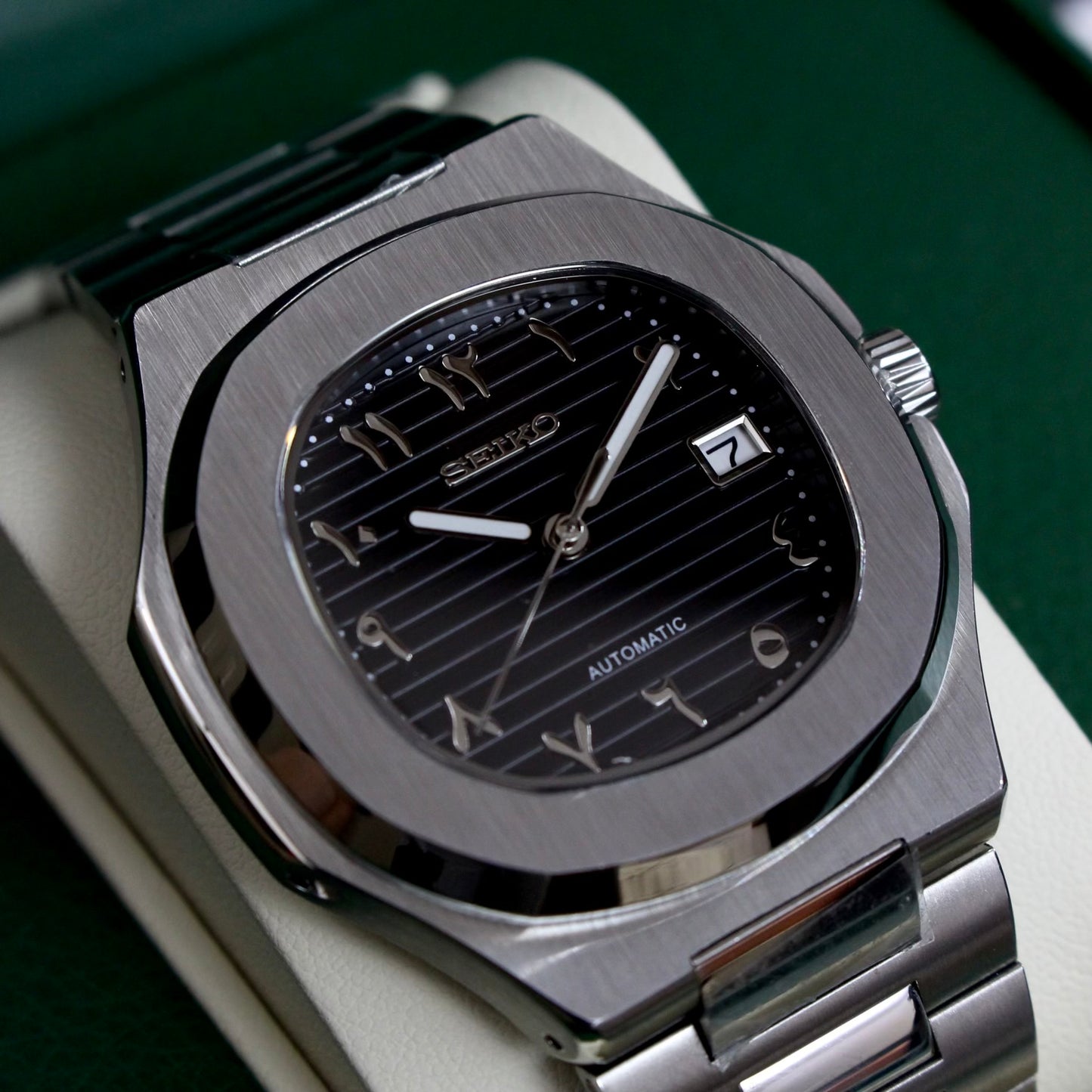 NAUTILUS BLACK ARABIC